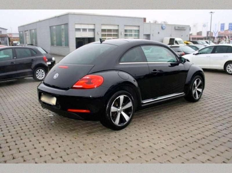 Usado VW Beetle R-line 140 CV (102 kW) 2012 Negro Utilitario