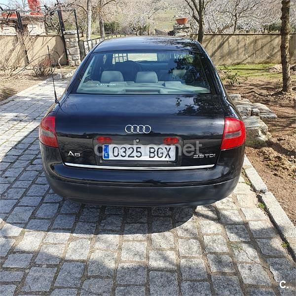 Usado Audi A6 150 CV (110 kW) 2001 Negro Berlina