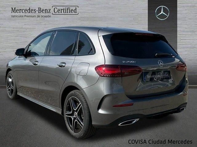 Usado Mercedes B250e 218 CV (160 kW) 2024 Gris montaña Monovolumen