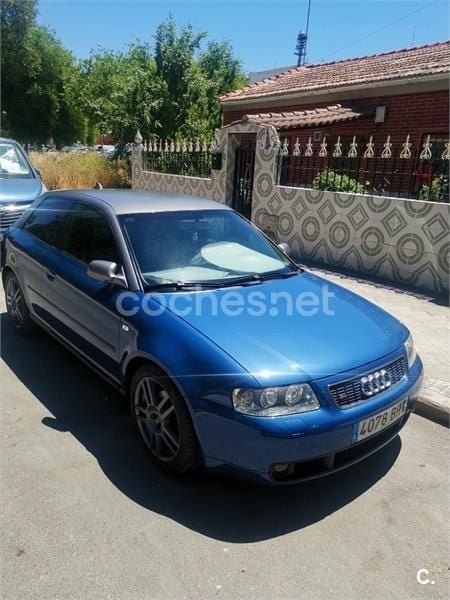 Usado Audi A3 Ambition 110 CV (80 kW) 2001 Azul Berlina