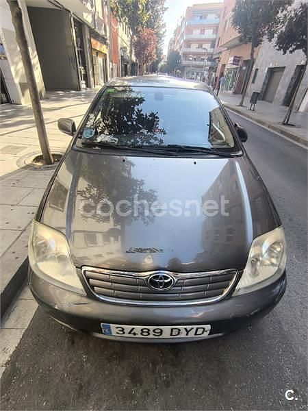 Usado Toyota Corolla Sol 110 CV (80 kW) 2006 Gris / plata Berlina