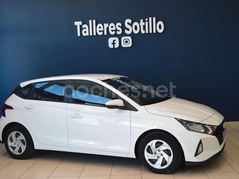 Usado Hyundai i20 100 CV (73 kW) 2021 Blanco Berlina