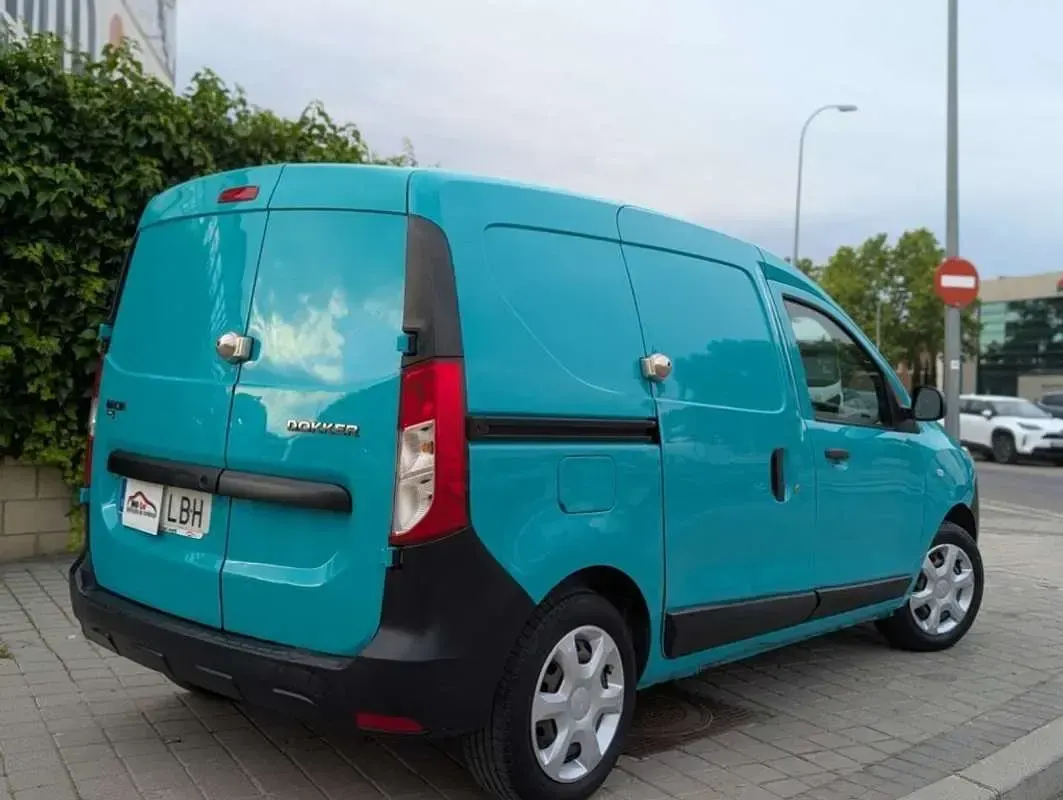Usado Dacia Dokker Essentiel 102 CV (75 kW) 2019 Verde Monovolumen