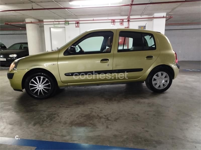 Usado Renault Clio II Expression 60 CV (44 kW) 2004 Verde Berlina