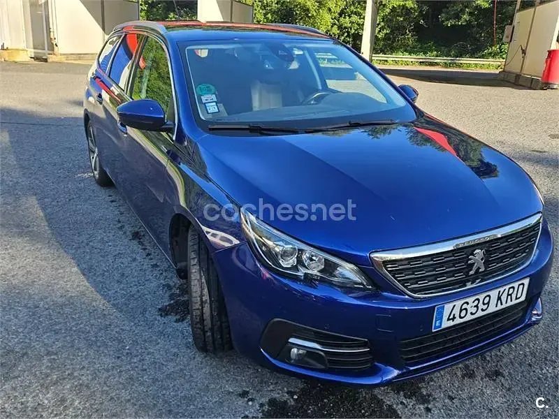 Usado Peugeot 308 SW Allure 130 CV (95 kW) 2018 Azul Familiar