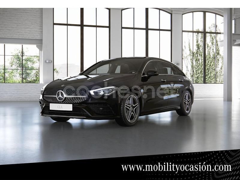 Usado Mercedes CLA200 Shooting Brake 150 CV (110 kW) 2022 Negro Familiar