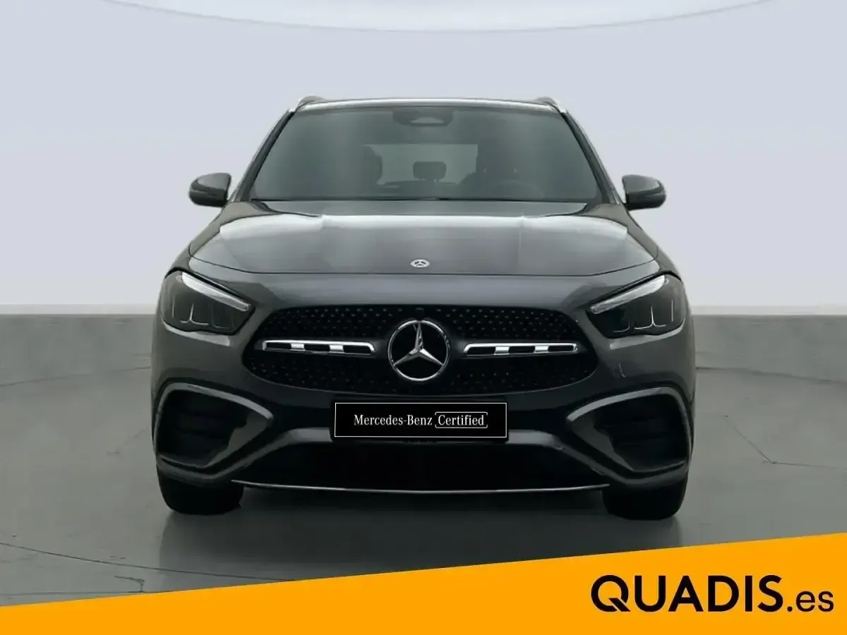 Usado Mercedes GLA250 AMG line 218 CV (160 kW) 2025 Gris montaña SUV