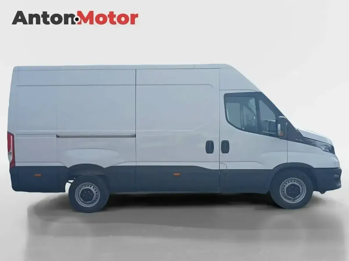Usado Iveco Daily 156 CV (114 kW) 2023 Blanco Berlina