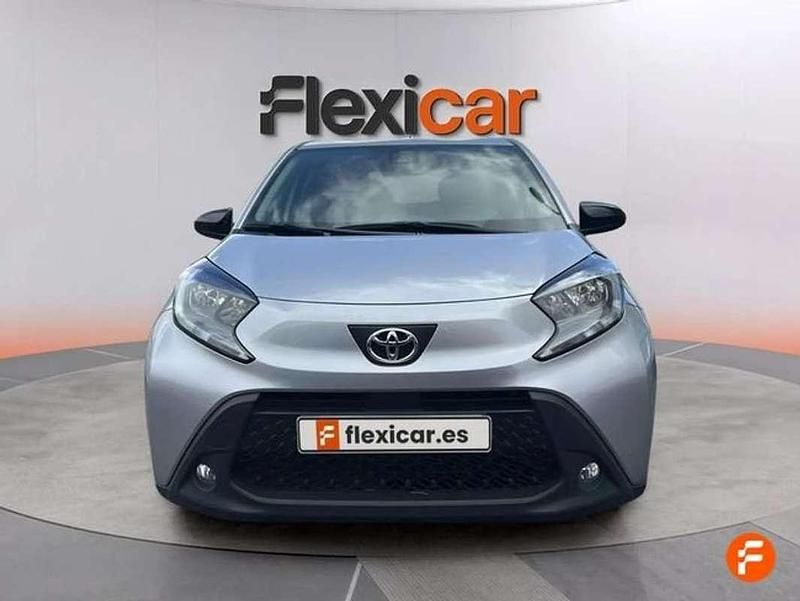 Usado Toyota Aygo Live 68 CV (50 kW) 2023 Gris Utilitario