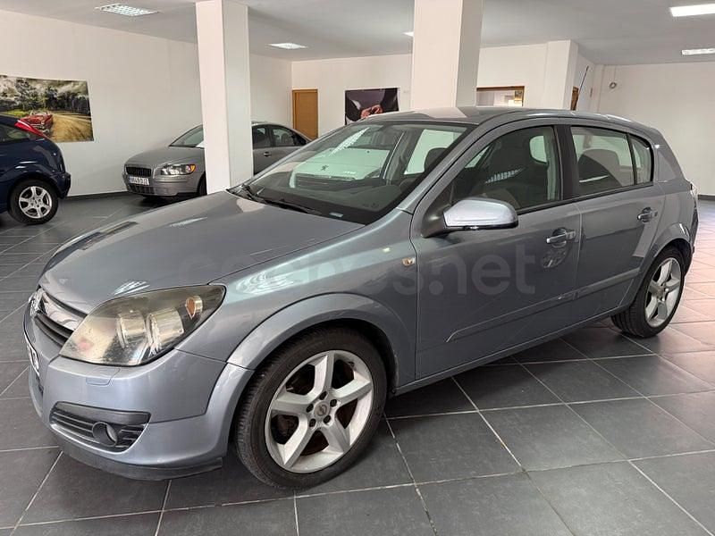 Usado Opel Astra Cosmo 100 CV (73 kW) 2006 Gris / plata Berlina
