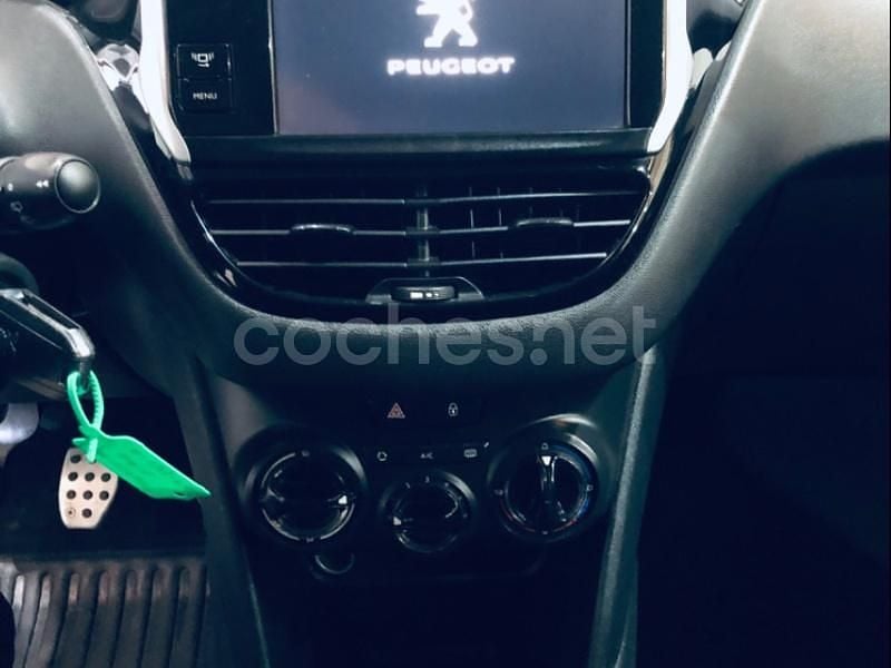 Usado Peugeot 208 Access 68 CV (50 kW) 2013 Gris / plata Utilitario