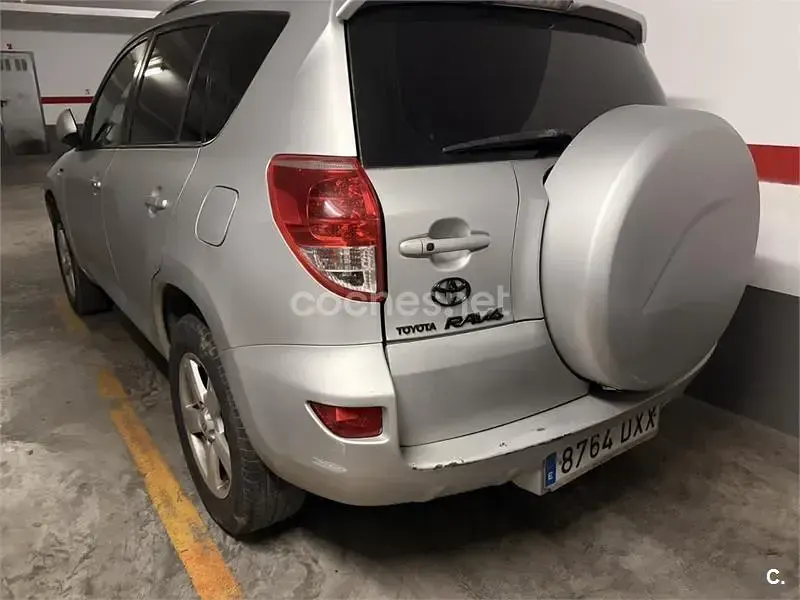 Usado Toyota RAV4 Executive 136 CV (100 kW) 2006 Gris / plata SUV