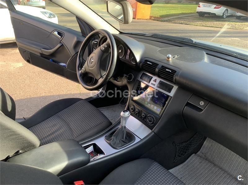 Usado Mercedes C220 Sport Edition 150 CV (110 kW) 2005 Gris / plata Berlina