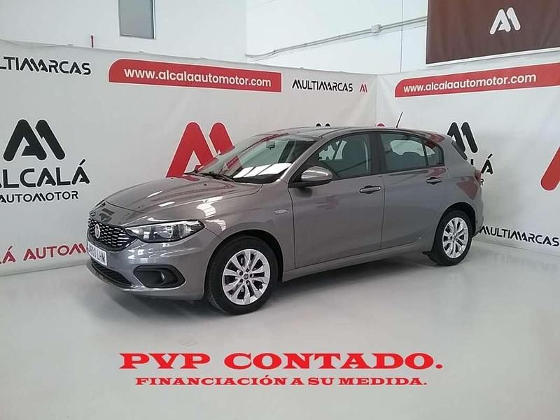 Usado Fiat Tipo Business 120 CV (88 kW) 2020 Gris Familiar