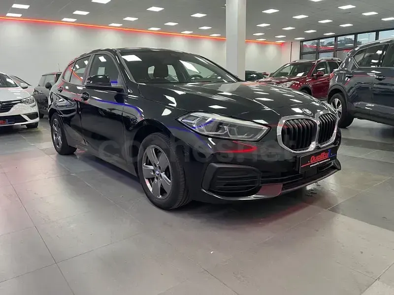 Usado BMW 116 116 CV (85 kW) 2020 Negro Utilitario
