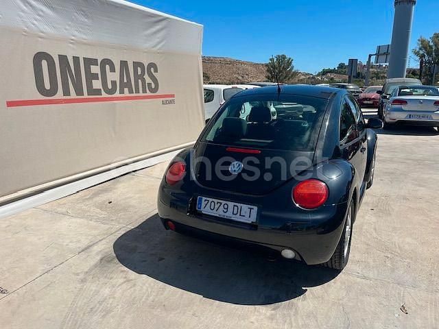 Usado VW New Beetle 102 CV (75 kW) 2005 Negro Utilitario