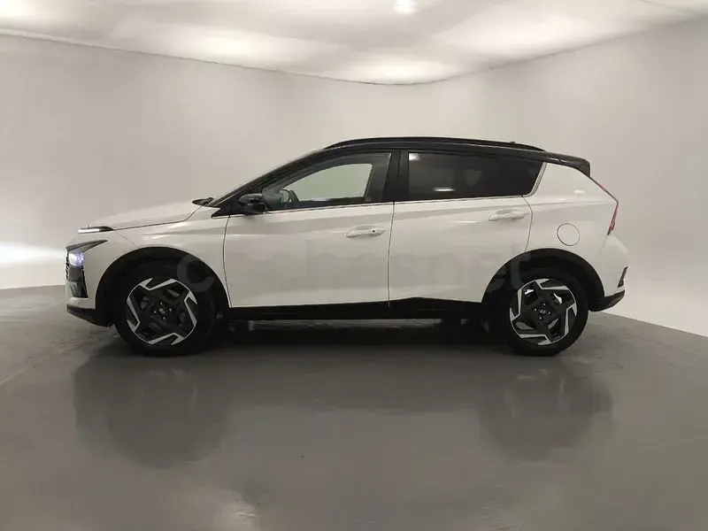 Usado Hyundai Bayon 100 CV (73 kW) 2025 Blanco SUV