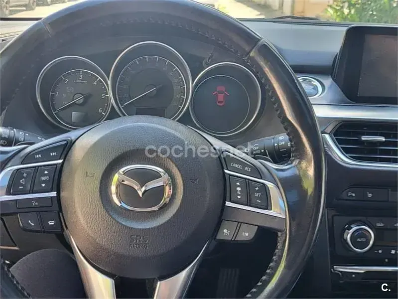 Usado Mazda 6 Luxury 175 CV (128 kW) 2015 Blanco Familiar