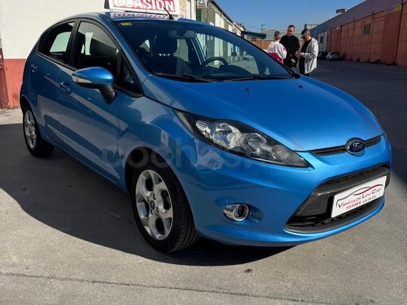 Usado Ford Fiesta Trend 70 CV (51 kW) 2011 Azul Utilitario