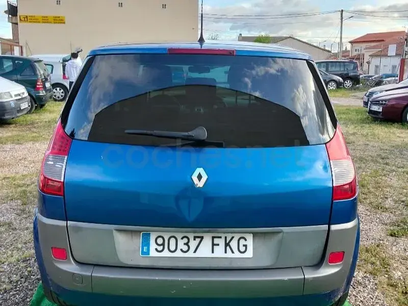 Usado Renault Scénic Privilege 105 CV (77 kW) 2007 Azul Monovolumen