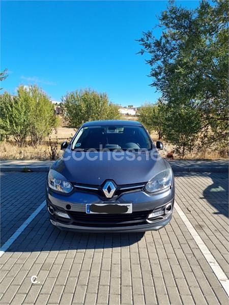 Gris / plata Usado 2015 Renault Mégane LIMITED Berlina | 5390 € - Imagen 1/4