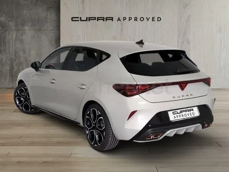 Usado Cupra Leon 204 CV (150 kW) 2025 Gris / plata Berlina