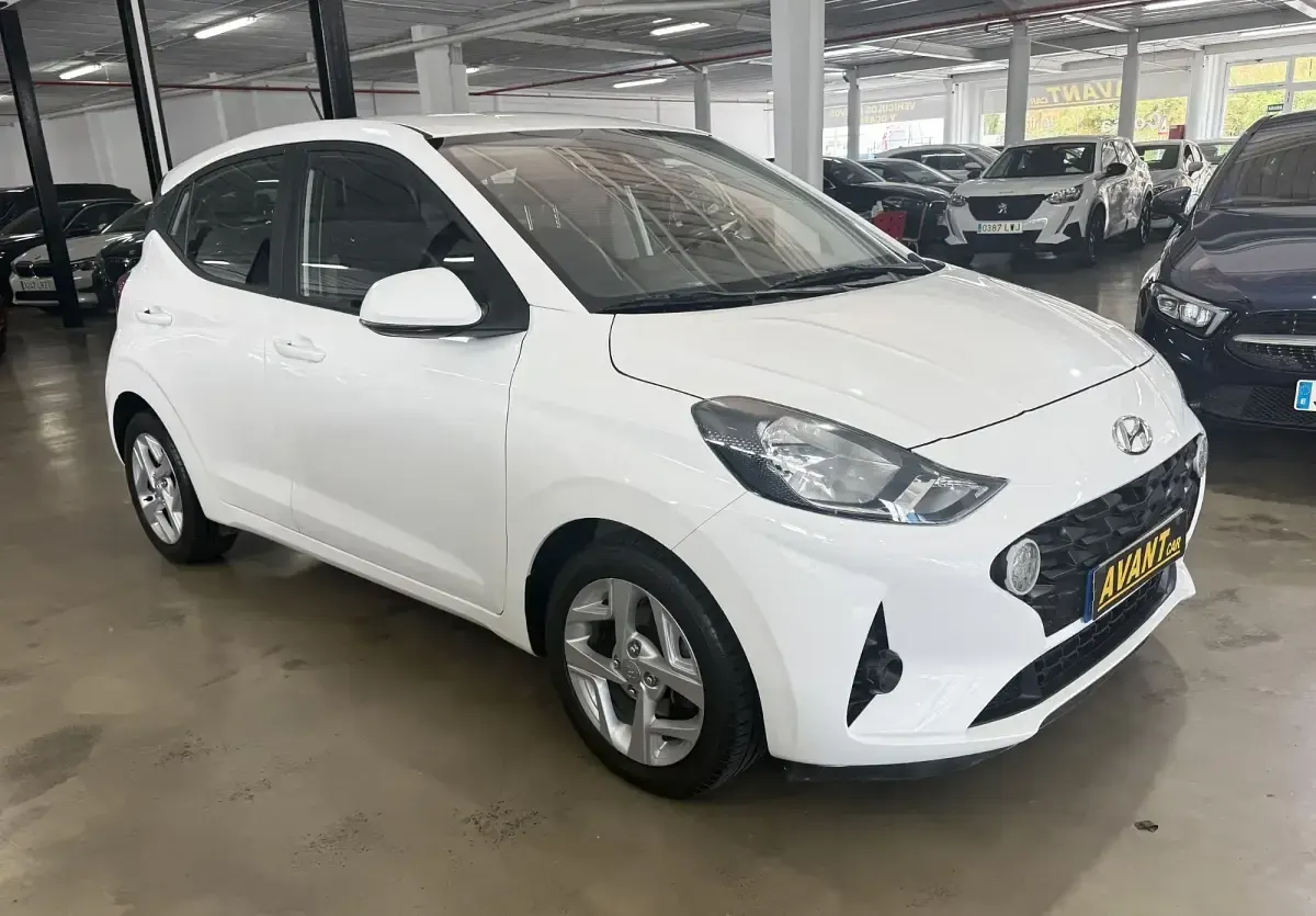 Usado Hyundai i10 67 CV (49 kW) 2023 Blanco Utilitario