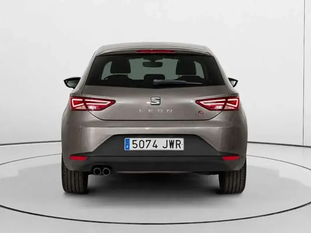 Usado Seat Leon FR 150 CV (110 kW) 2017 Gris Berlina