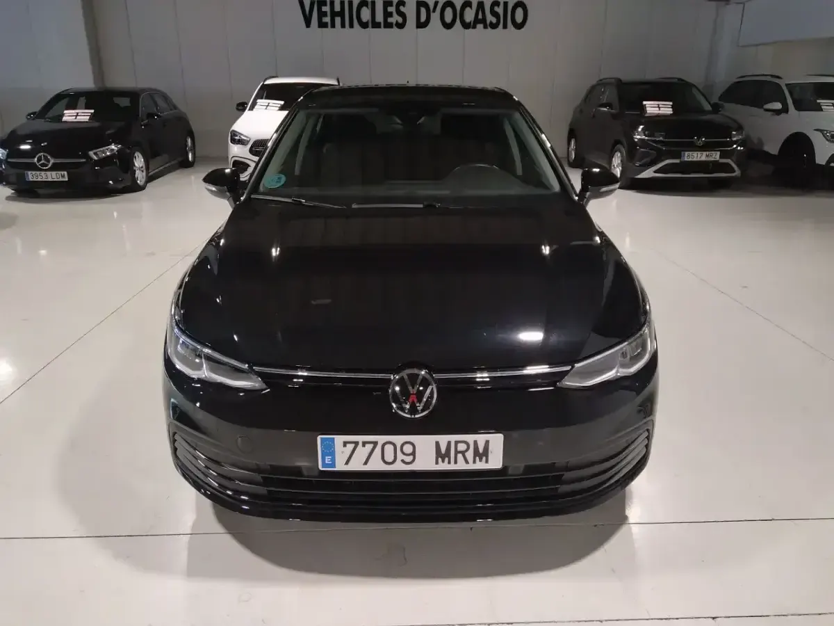Usado VW Golf VIII Life 115 CV (84 kW) 2024 Negro Berlina