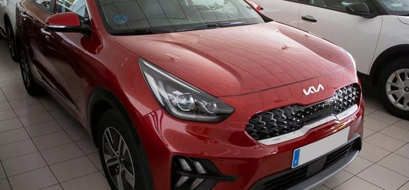 Runway red c rojoe Usado 2021 Kia e-Niro SUV | 22.740 € (Precio justo) - Imagen 1/4
