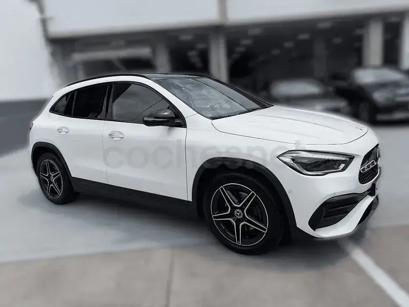 Usado Mercedes GLA200 150 CV (110 kW) 2023 Blanco SUV