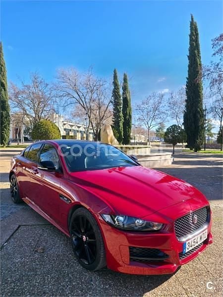 Usado Jaguar XE R-Sport 180 CV (132 kW) 2016 Rojo Berlina