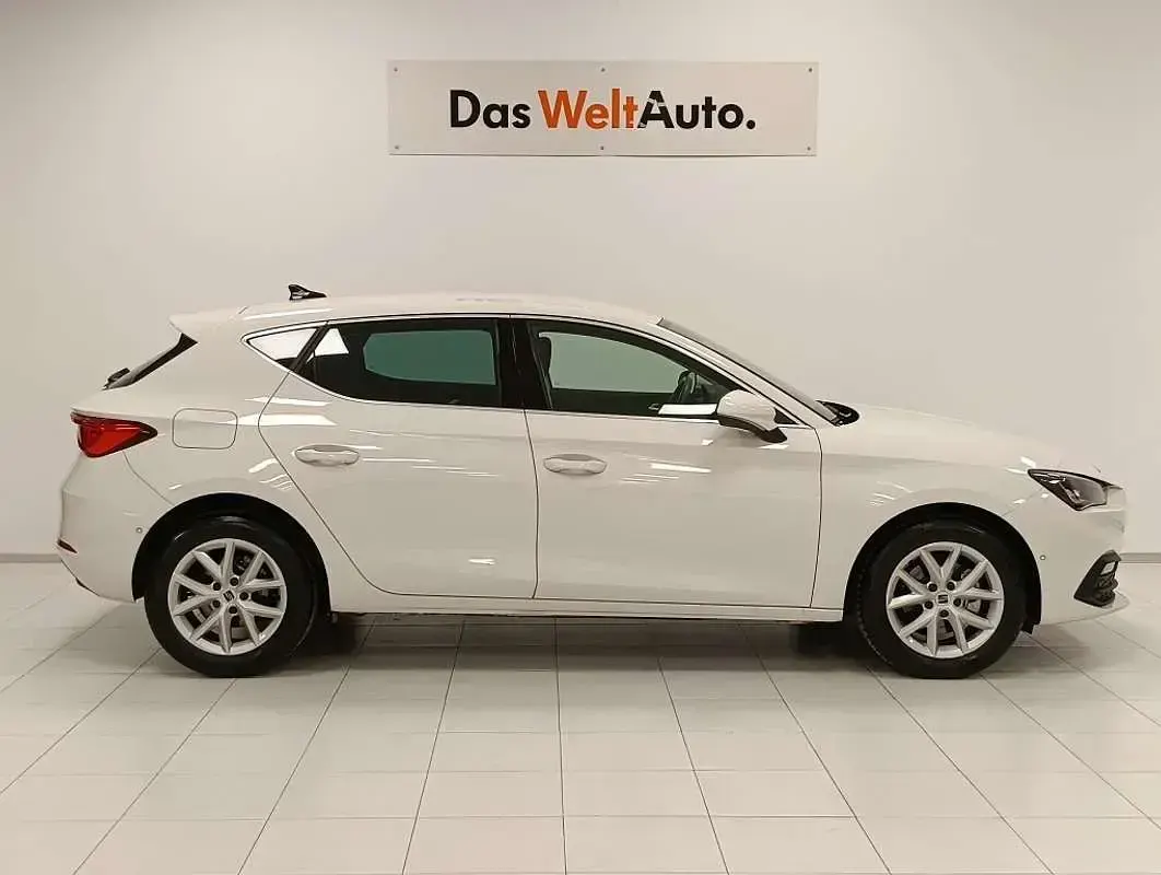 Usado Seat Leon Style 116 CV (85 kW) 2025 Blanco Utilitario