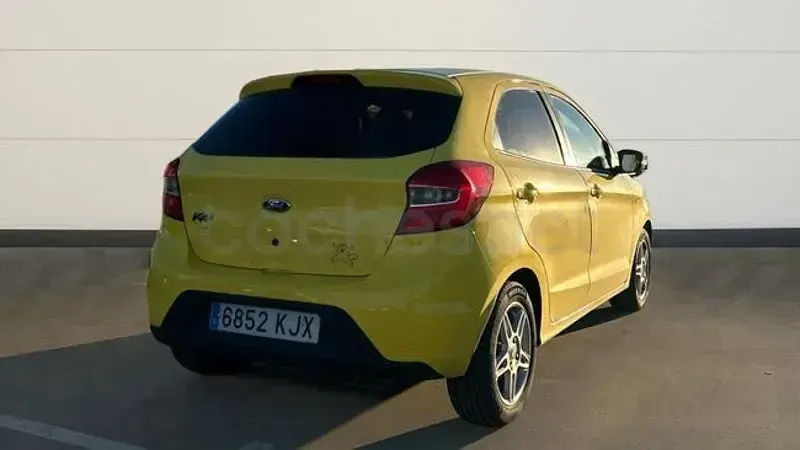 Usado Ford Ka Plus Ultimate 85 CV (62 kW) 2018 Amarillo Utilitario