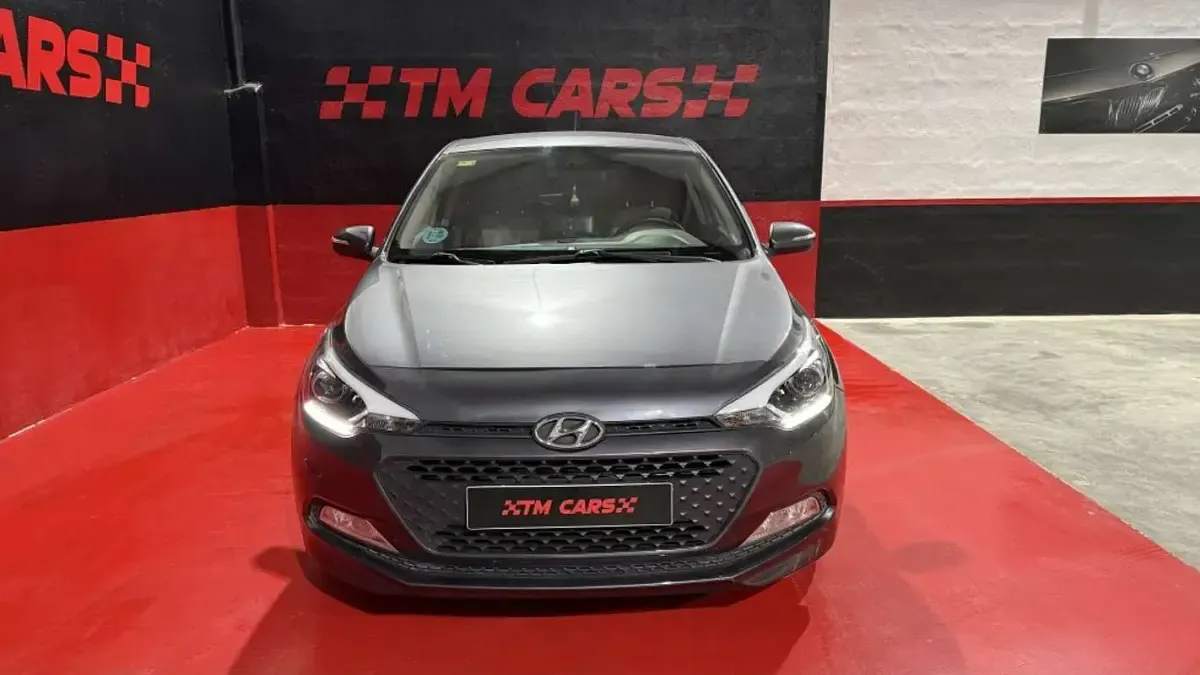 Usado Hyundai i20 84 CV (61 kW) 2017 Gris Utilitario