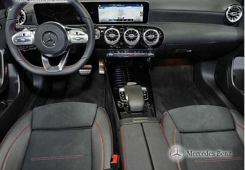 Usado Mercedes A200 AMG 163 CV (119 kW) 2018 Gris Berlina