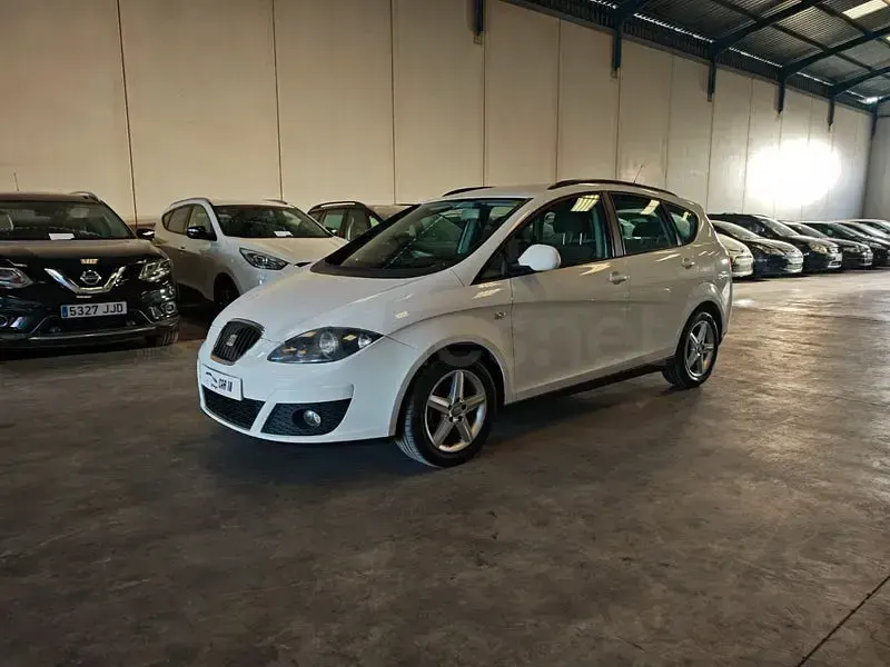 Usado Seat Altea XL Style 105 CV (77 kW) 2012 Blanco Monovolumen