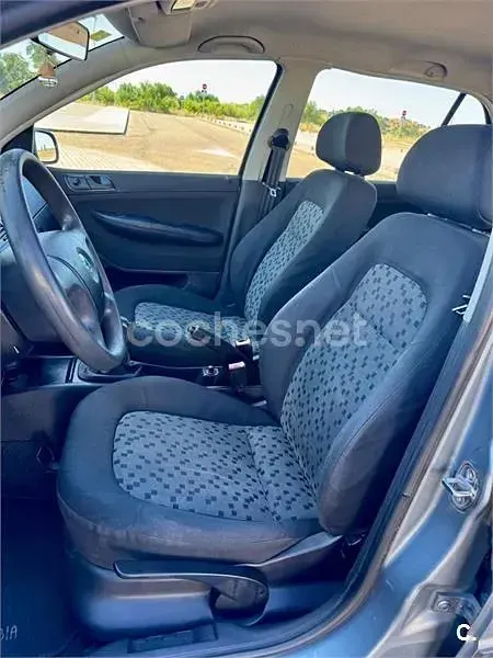 Usado Skoda Fabia 70 CV (51 kW) 2006 Gris / plata Berlina
