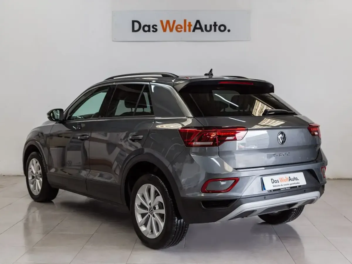 Usado VW T-Roc Life 150 CV (110 kW) 2022 Gris SUV
