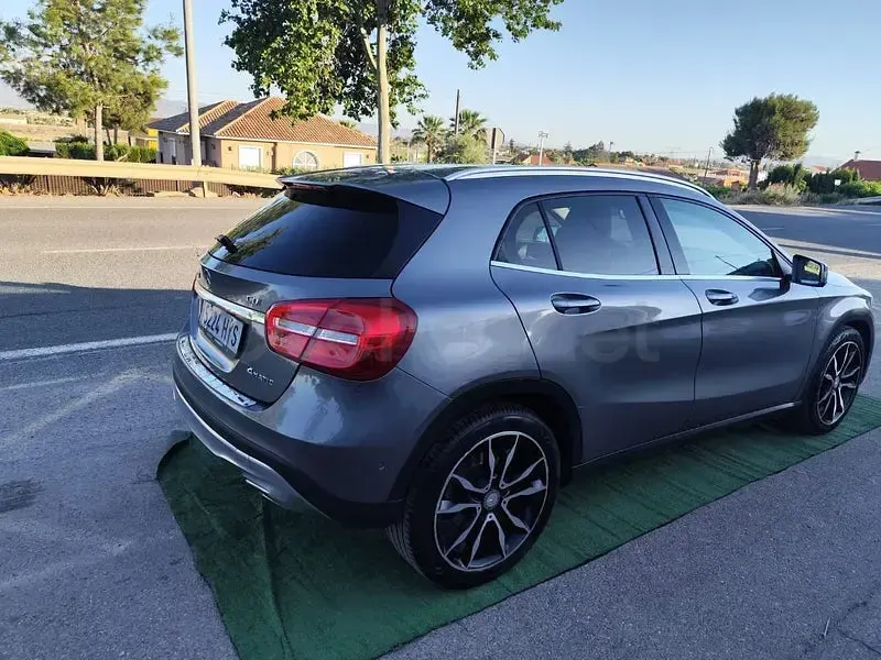 Usado Mercedes GLA220 Style 170 CV (125 kW) 2014 Gris / plata SUV