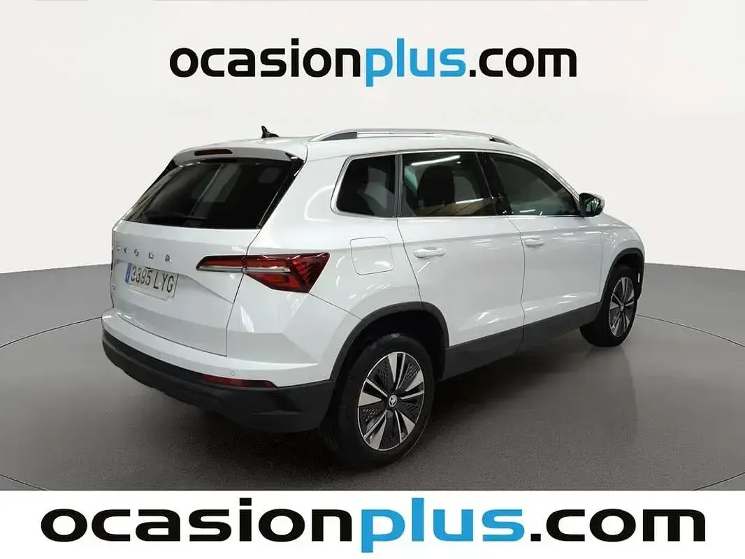 Usado Skoda Karoq Ambition 150 CV (110 kW) 2022 Blanco SUV
