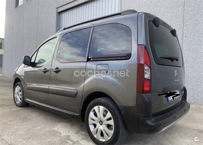 Usado Citroën Berlingo Feel 110 CV (80 kW) 2016 Gris / plata Monovolumen
