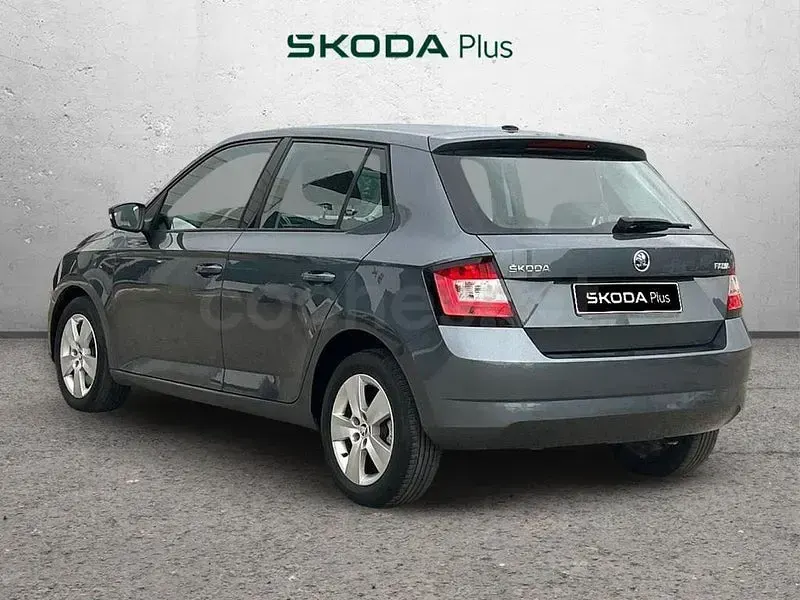Usado Skoda Fabia Ambition 110 CV (80 kW) 2018 Gris / plata Berlina