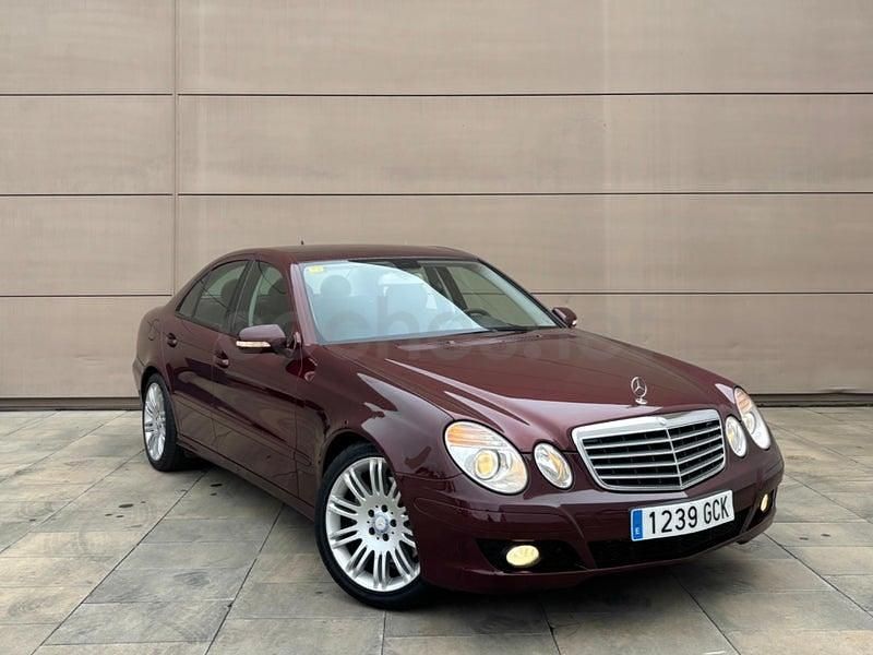 Usado Mercedes E220 Avantgarde 170 CV (125 kW) 2008 Granate Berlina
