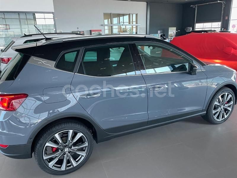 Beige Nuevo 2025 Seat Arona FR SUV | 23.800 € - Imagen 1/4