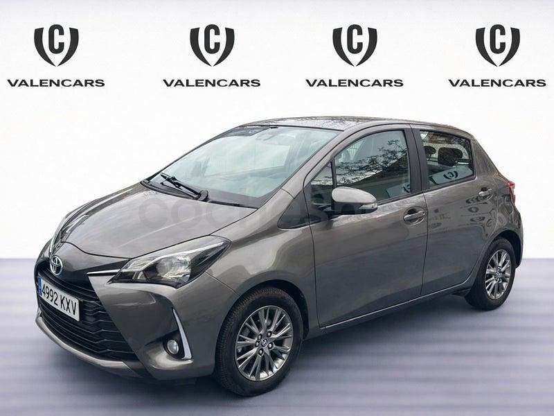 Usado Toyota Yaris Active 69 CV (50 kW) 2019 Beige Berlina