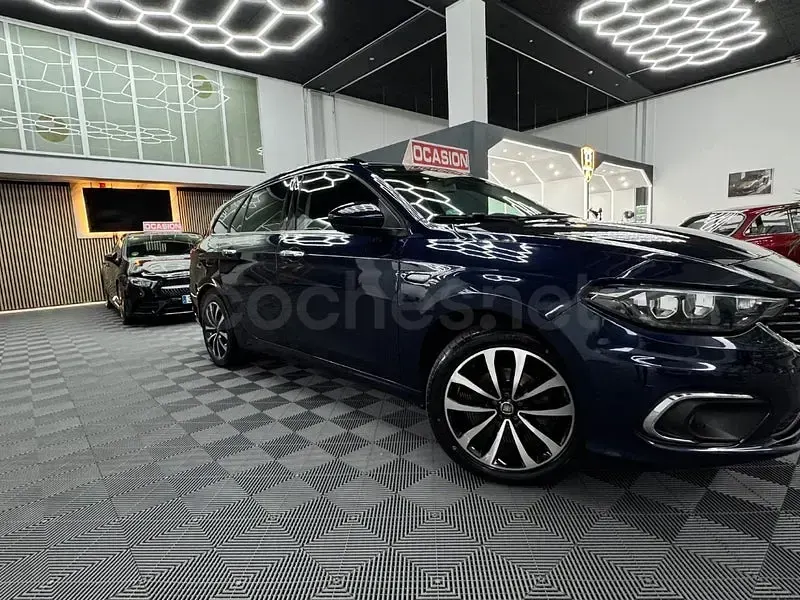 Usado Fiat Tipo Easy 120 CV (88 kW) 2016 Azul Familiar