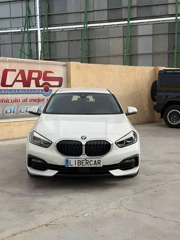 Usado BMW 116 116 CV (85 kW) 2021 Blanco Utilitario
