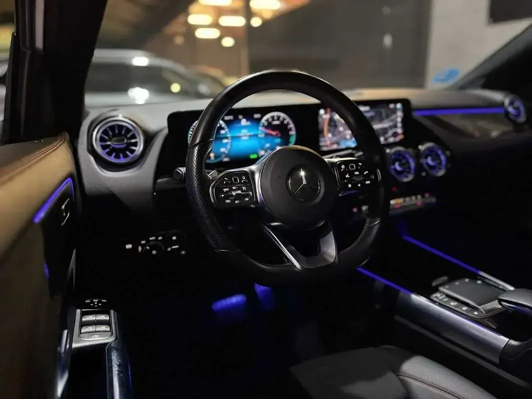 Usado Mercedes GLA250 218 CV (160 kW) 2022 Blanco SUV