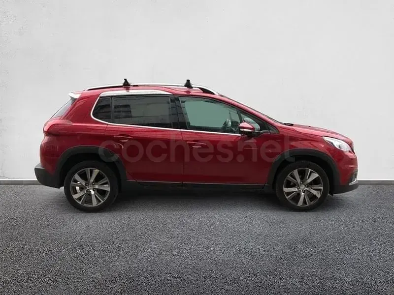 Usado Peugeot 2008 Allure 100 CV (73 kW) 2019 Rojo SUV